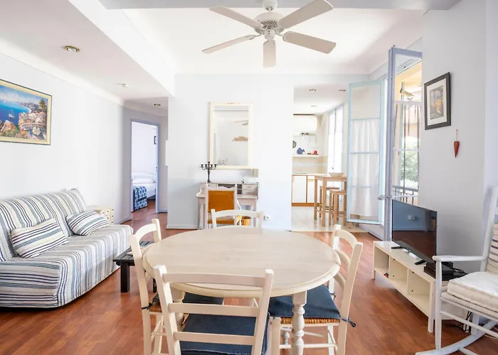 Charming 2P Air Conditioned Apartment Close To Sea,Transportation & Amenities