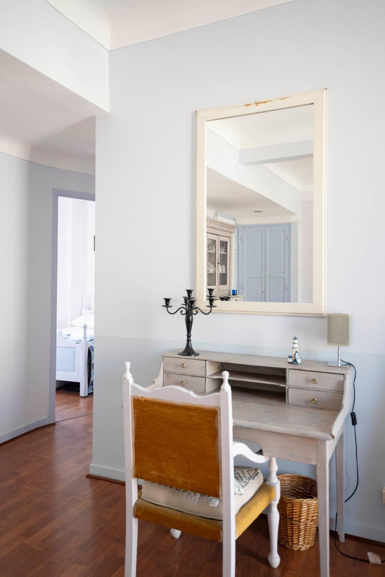 Charming 2p Air Conditioned Close To Sea,transportation & Amenities *
