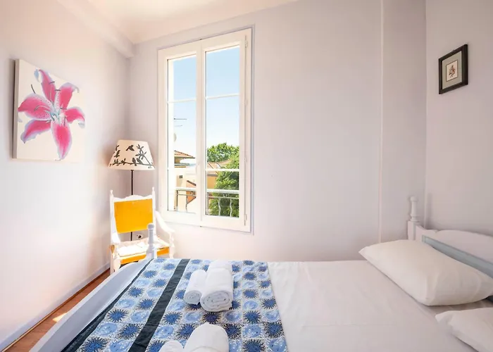 Charming 2P Air Conditioned Apartment Close To Sea,Transportation & Amenities