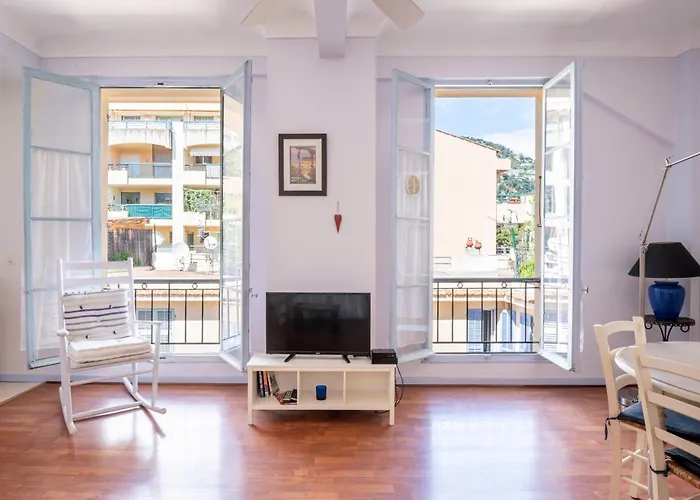 Charming 2P Air Conditioned Apartment Close To Sea,Transportation & Amenities